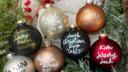 Cómo grabar láser adornos navideños de vidrio