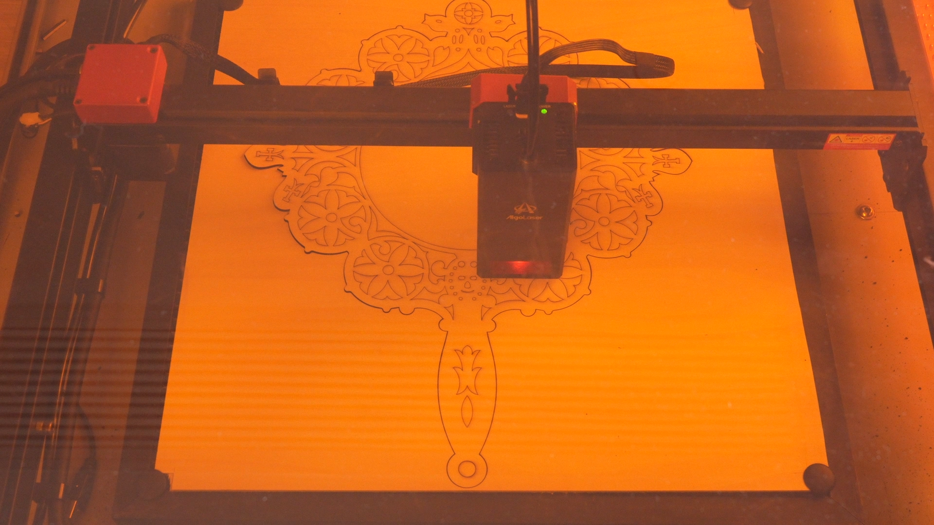 Cómo cortar con láser un hermoso espejo a partir de madera contrachapada de 3 mm 05