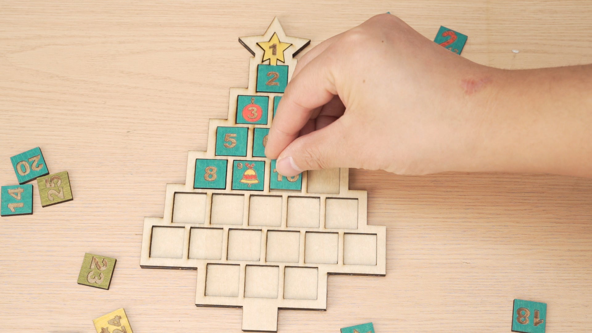 How to Laser Cut a Puzzle Christmas Tree 000
