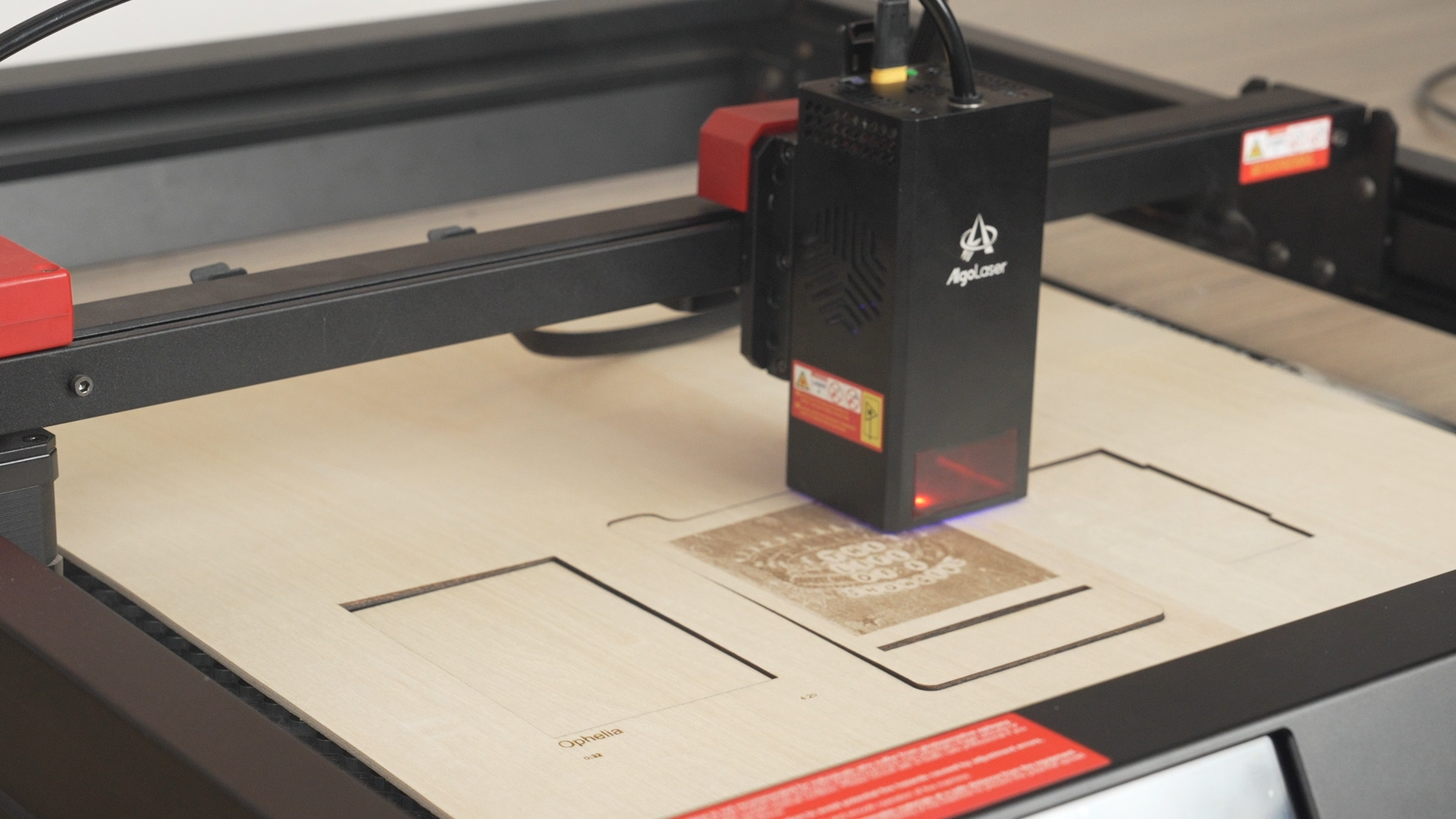 Cómo cortar con láser un atril de madera para música 04