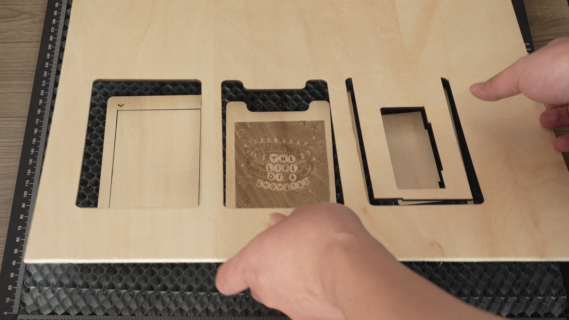 Cómo cortar con láser un atril de madera para música 05