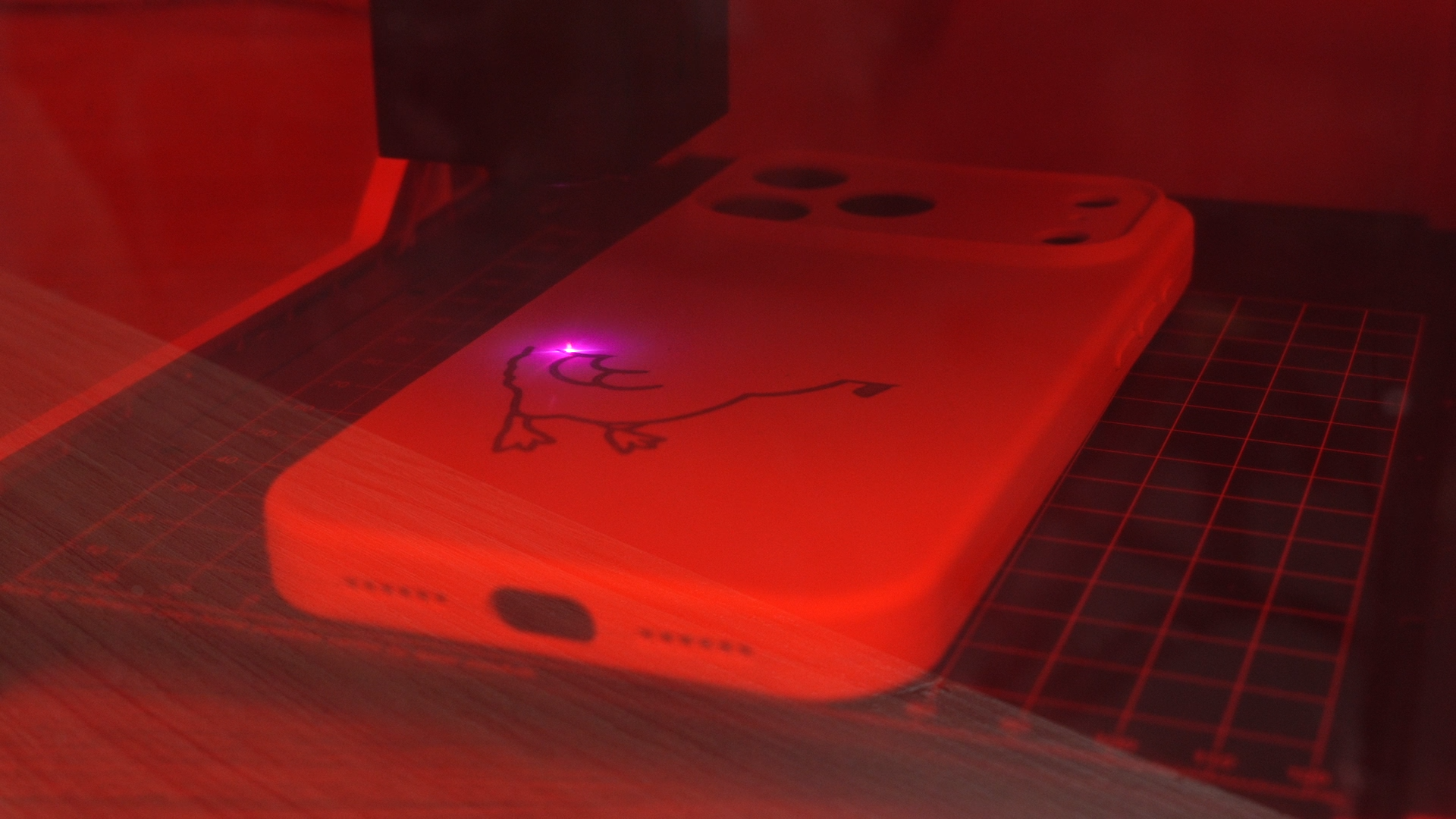 Cómo grabar con láser fundas de silicona para teléfonos 05