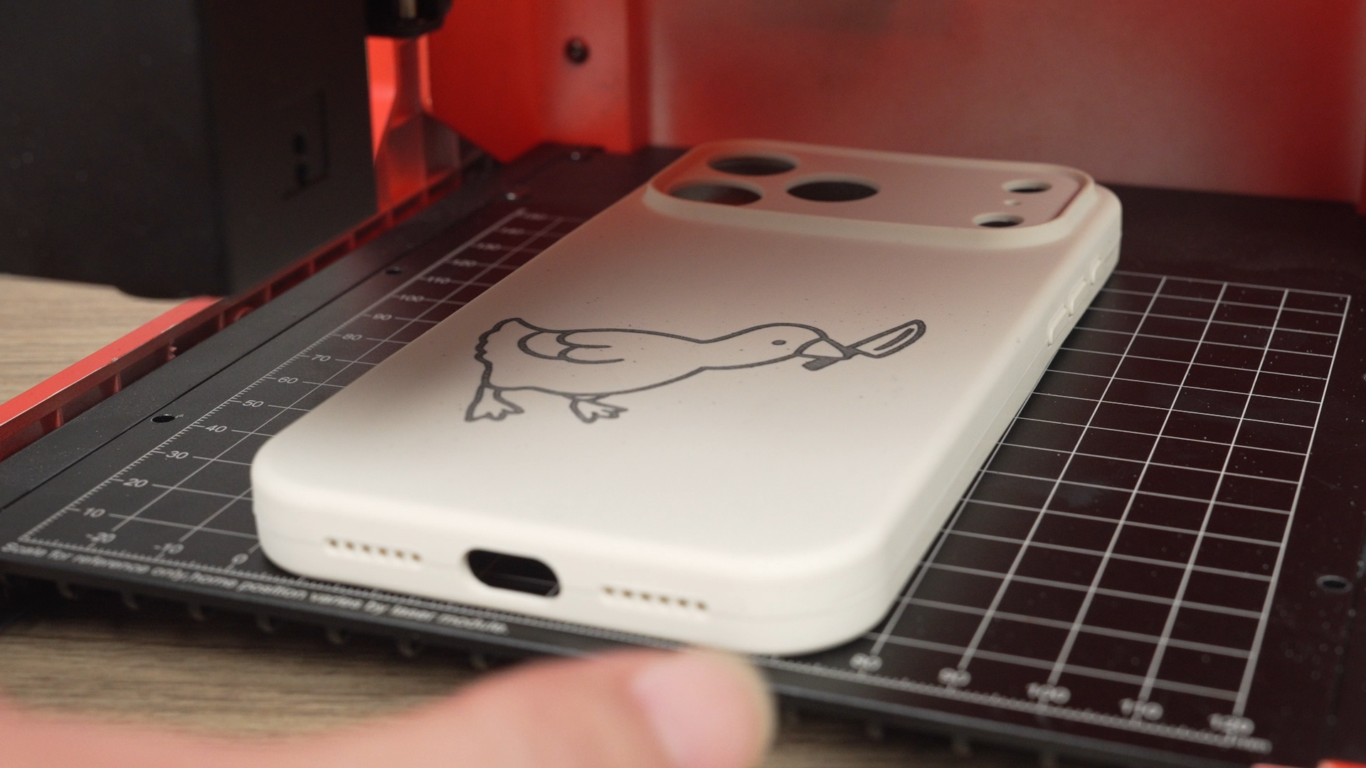 Cómo grabar con láser fundas de silicona para teléfonos 06