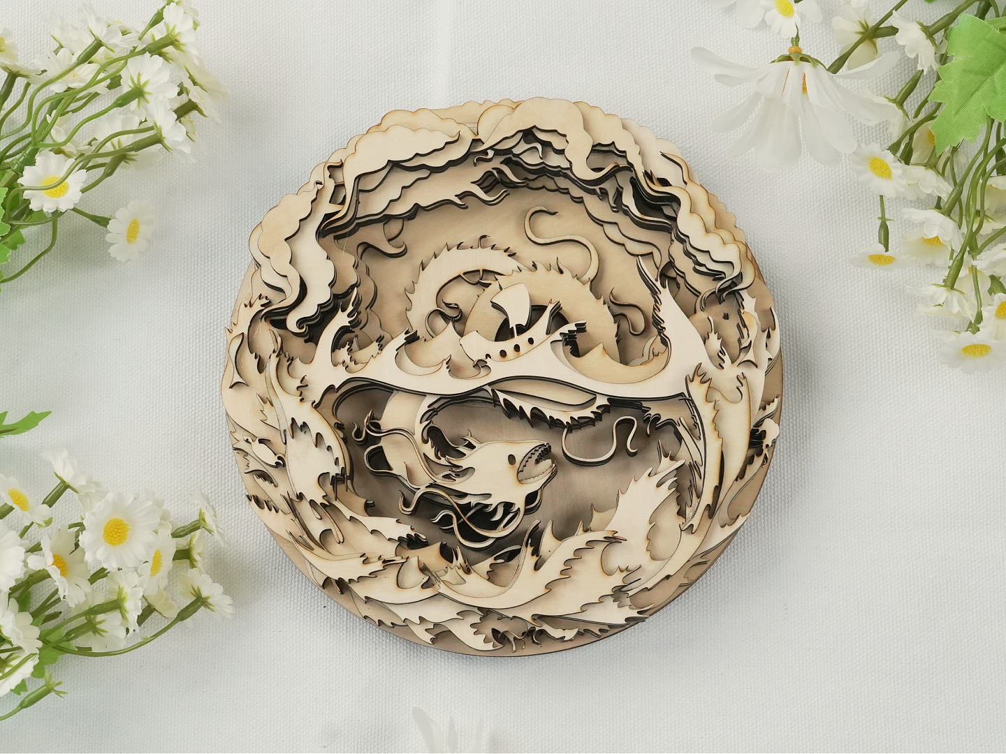 Patrón de dragón de madera cortado con láser