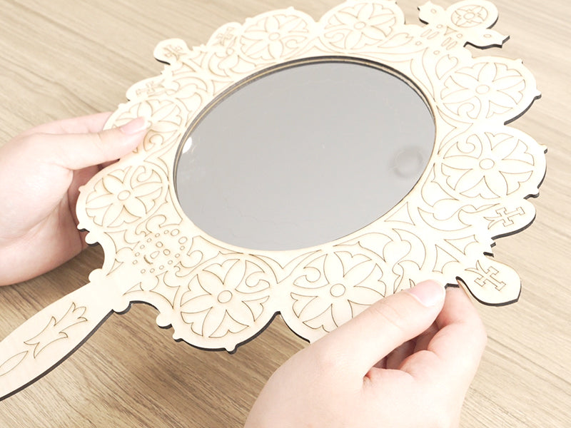 Espejo de madera contrachapada cortado con láser
