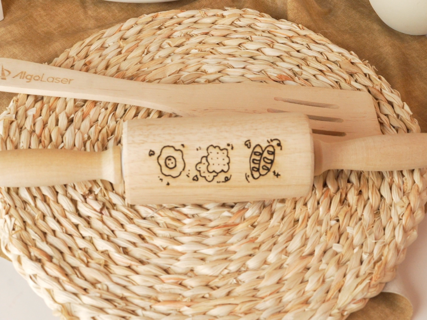 Rodillo de madera grabado con láser