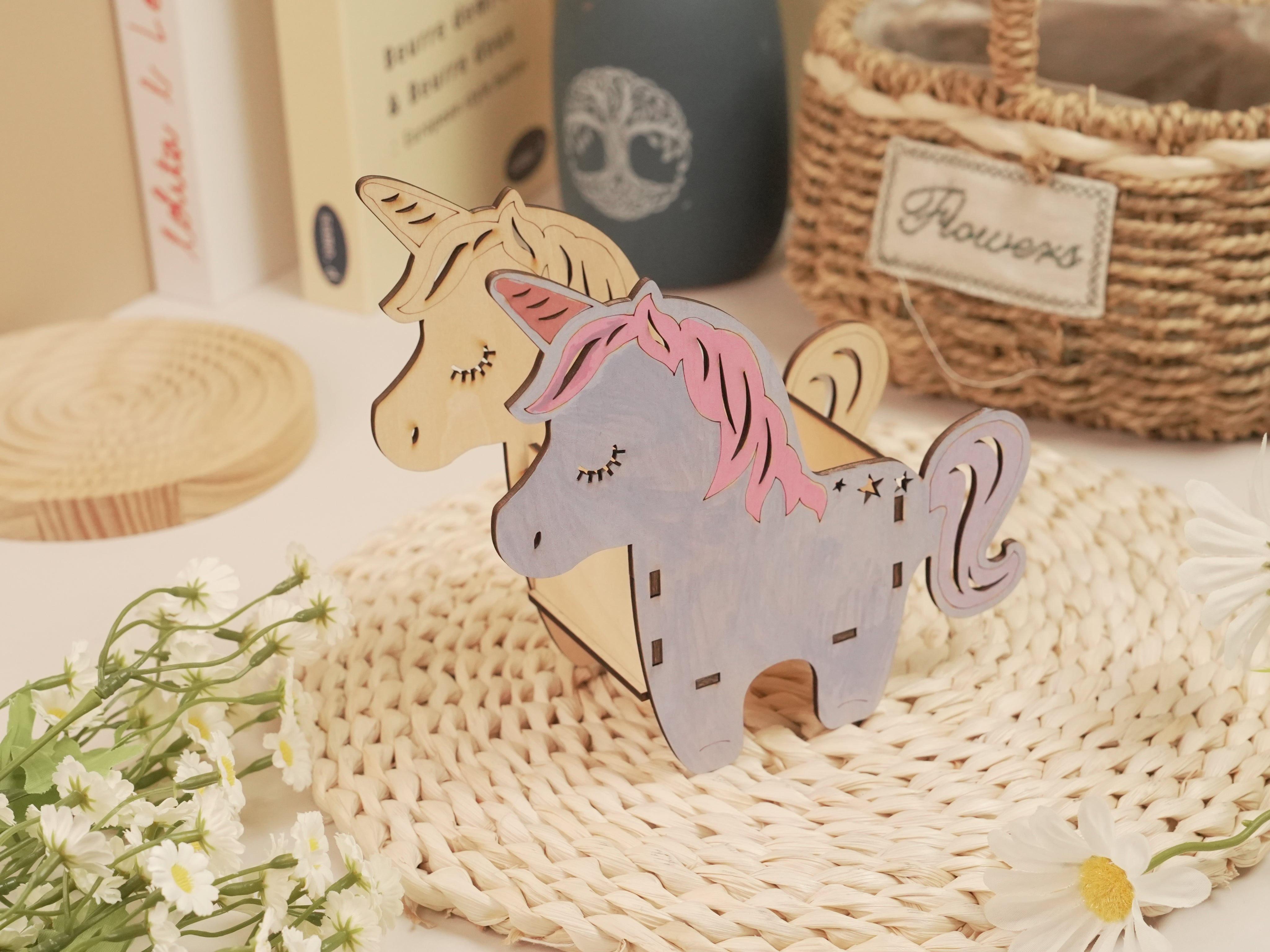 Portalápices de unicornio de madera contrachapada cortado con láser