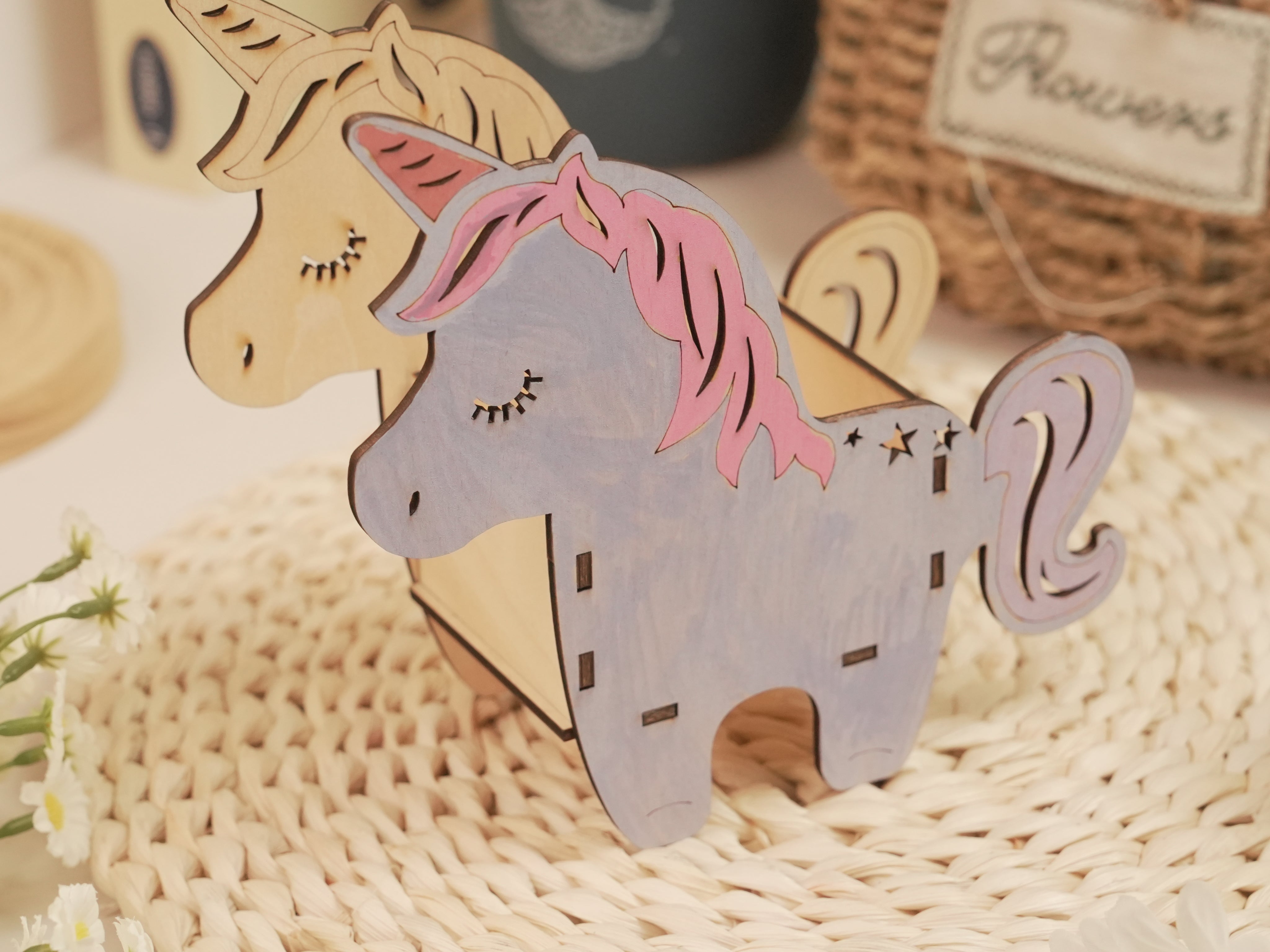 Portalápices de unicornio de madera contrachapada cortado con láser