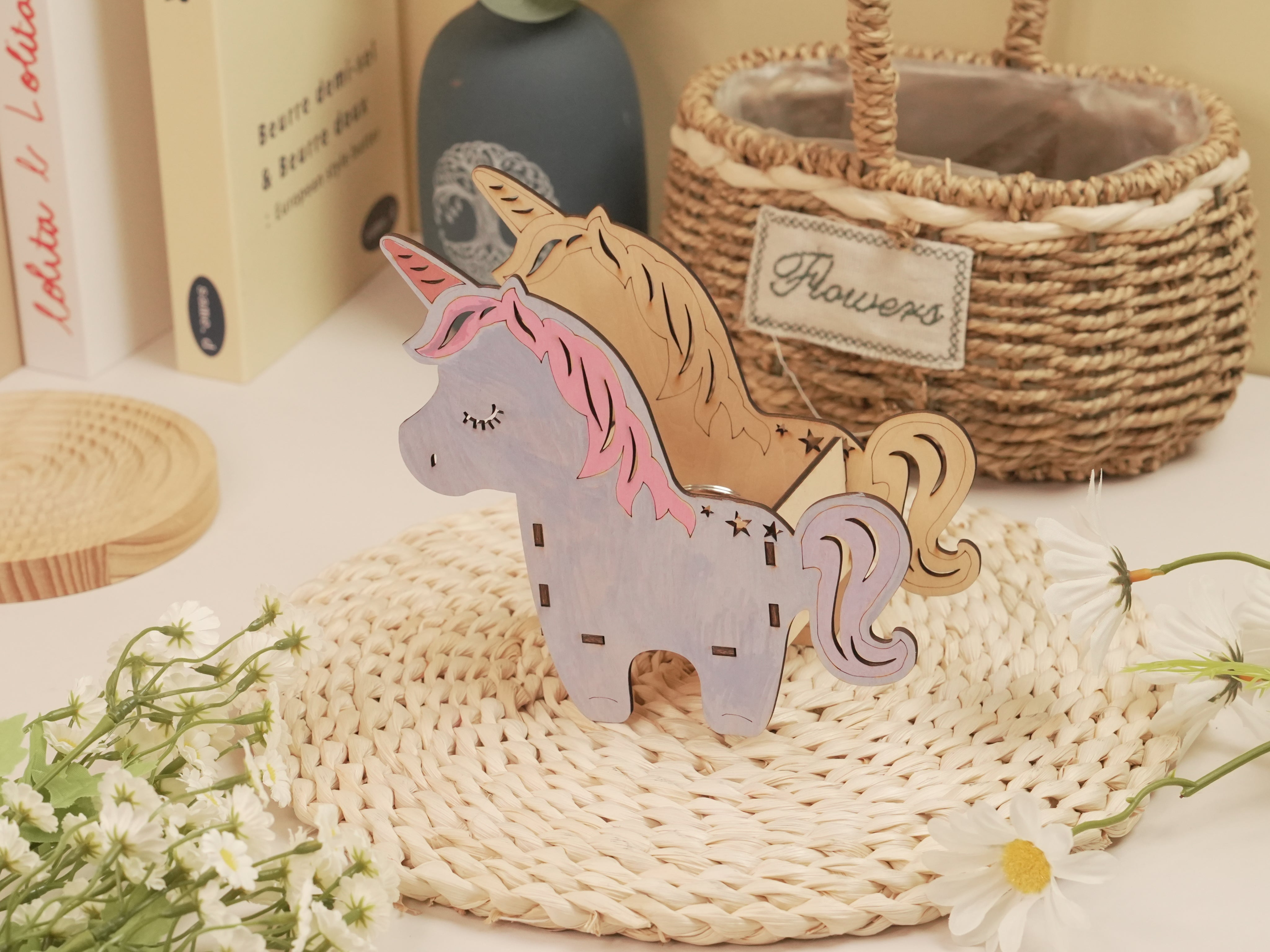 Portalápices de unicornio de madera contrachapada cortado con láser