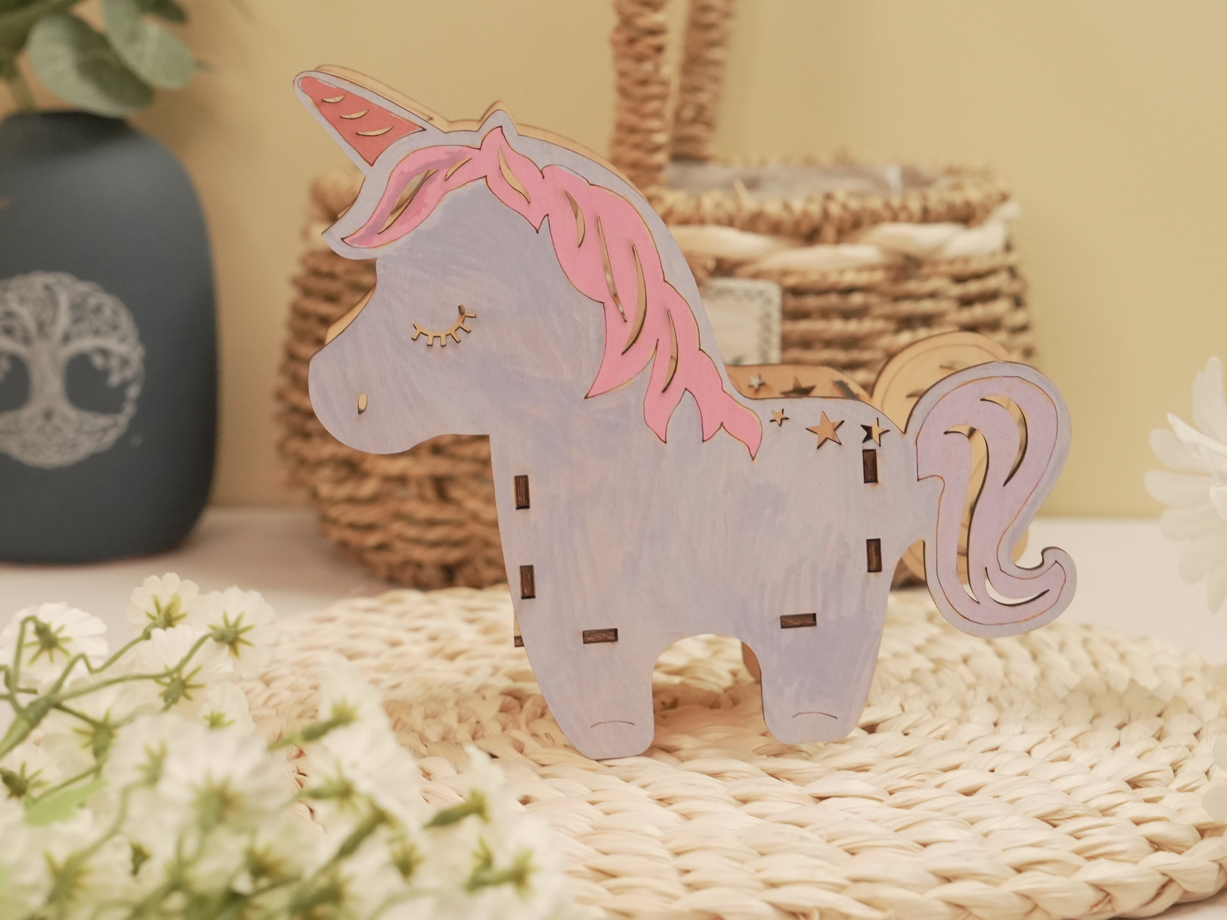 Portalápices de unicornio de madera contrachapada cortado con láser