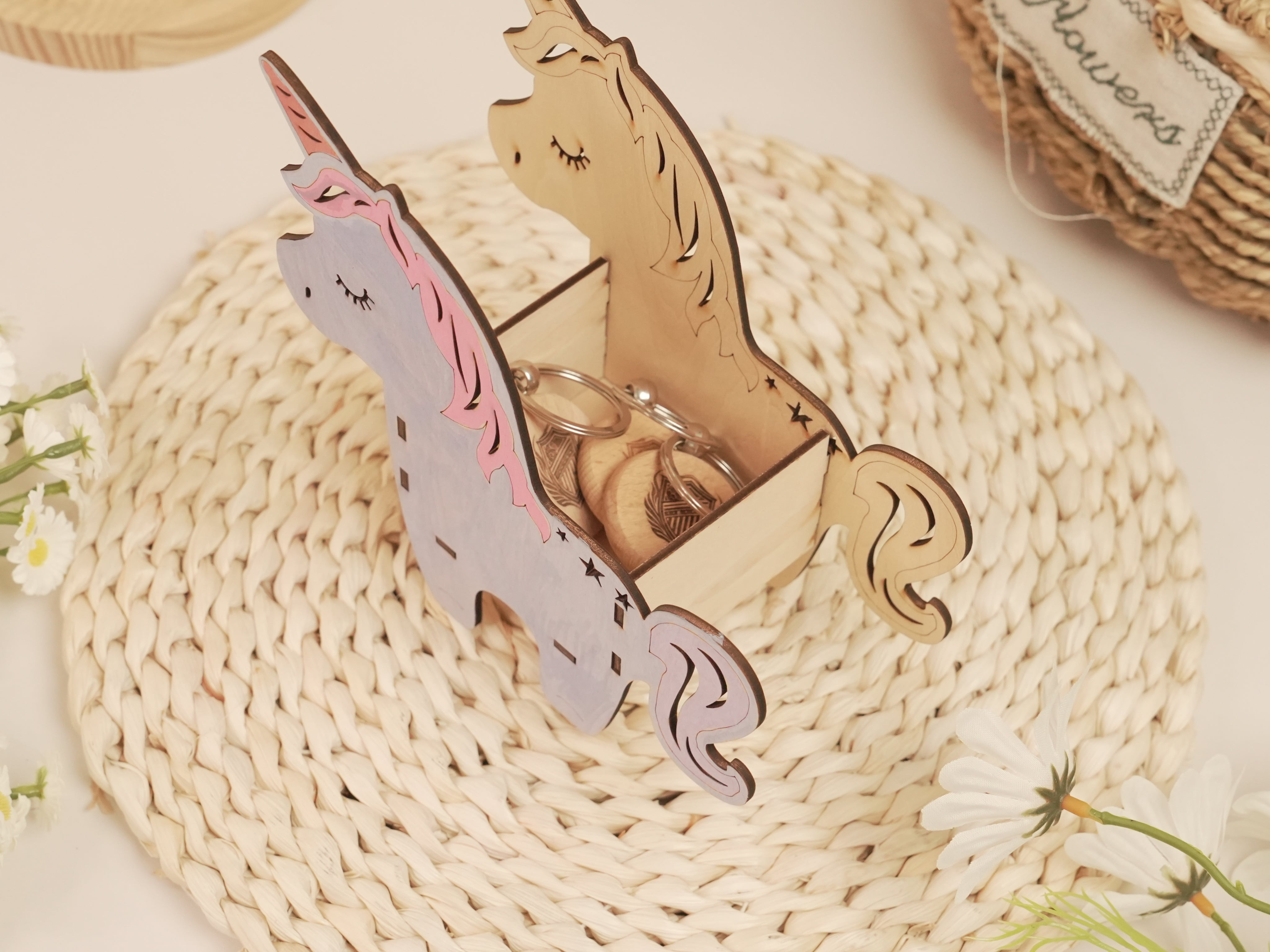 Portalápices de unicornio de madera contrachapada cortado con láser