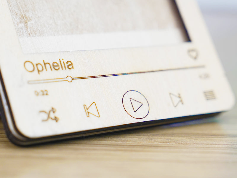 Atril de madera cortado con láser