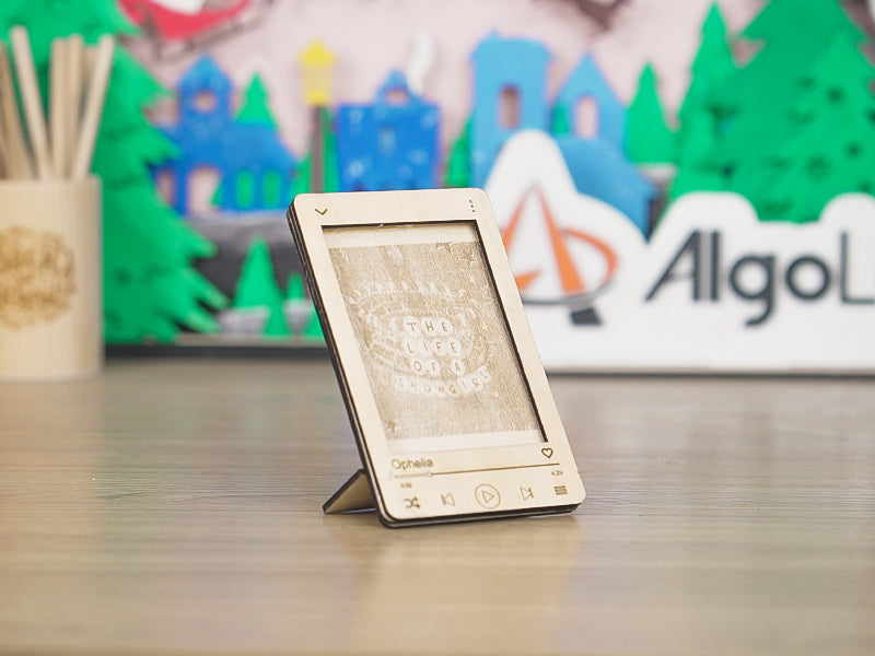 Atril de madera cortado con láser