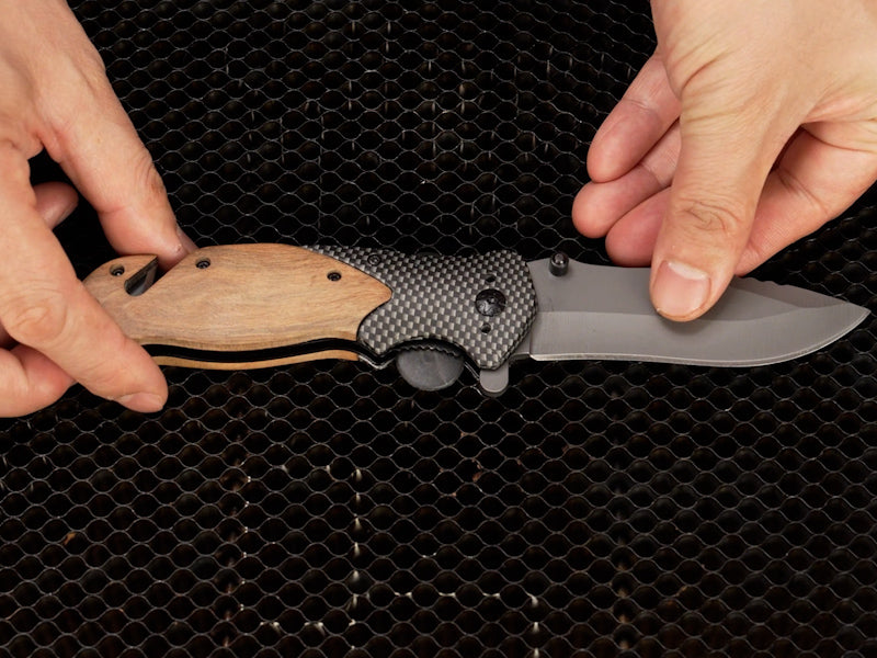 How to Laser Engrave a Father’s Day Metal Pocket Knife 01