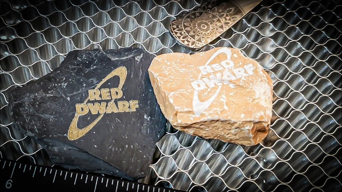 AlgoLaser Alpha Mk2 20W - Test gravírování nerezu a kamenů