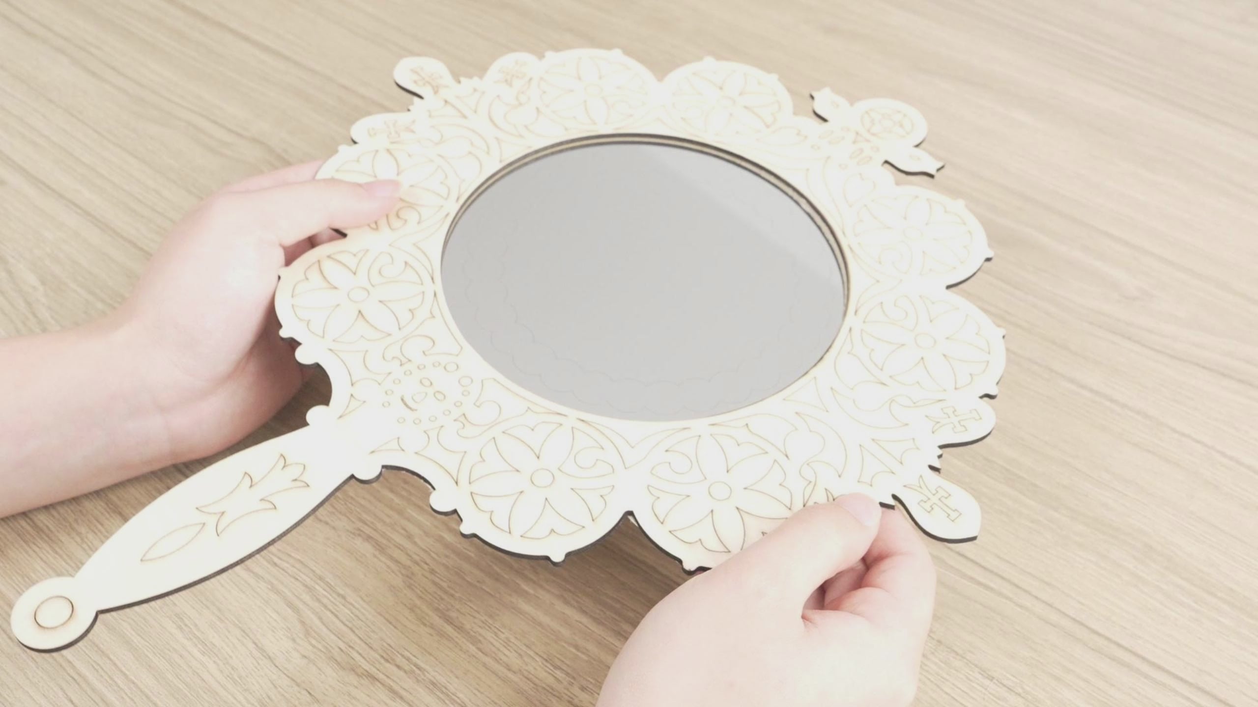 Espejo de madera contrachapada cortado con láser