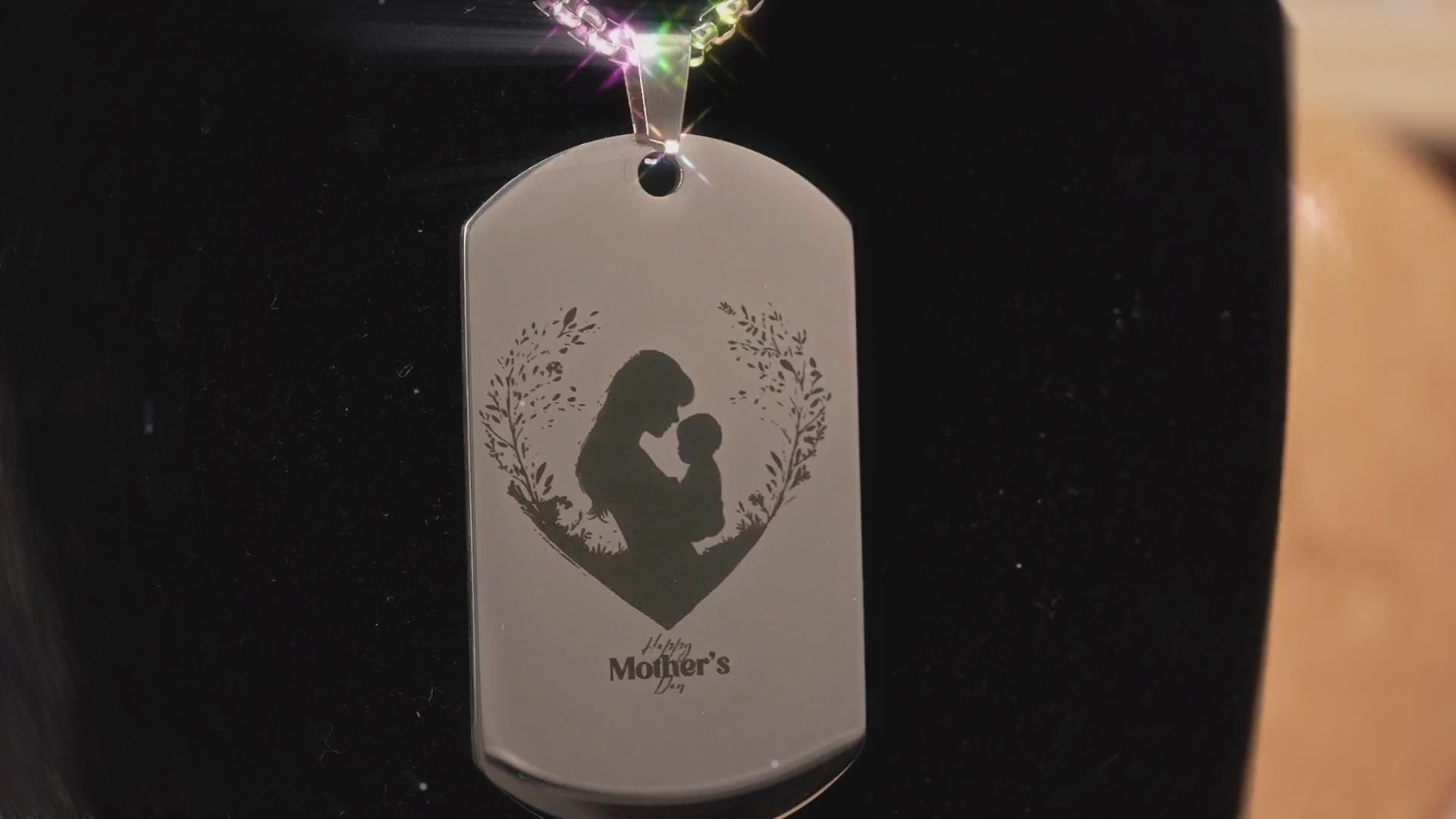 Collar de metal de Día de la Madre grabado con láser