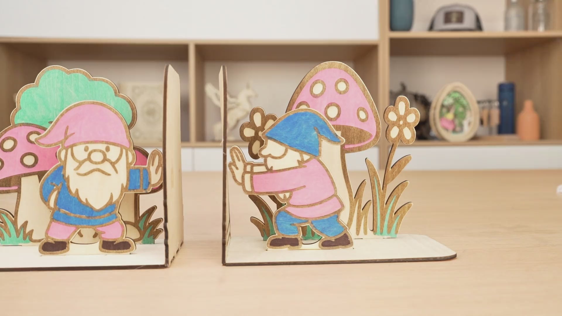 Sujetalibros de madera cortados con láser