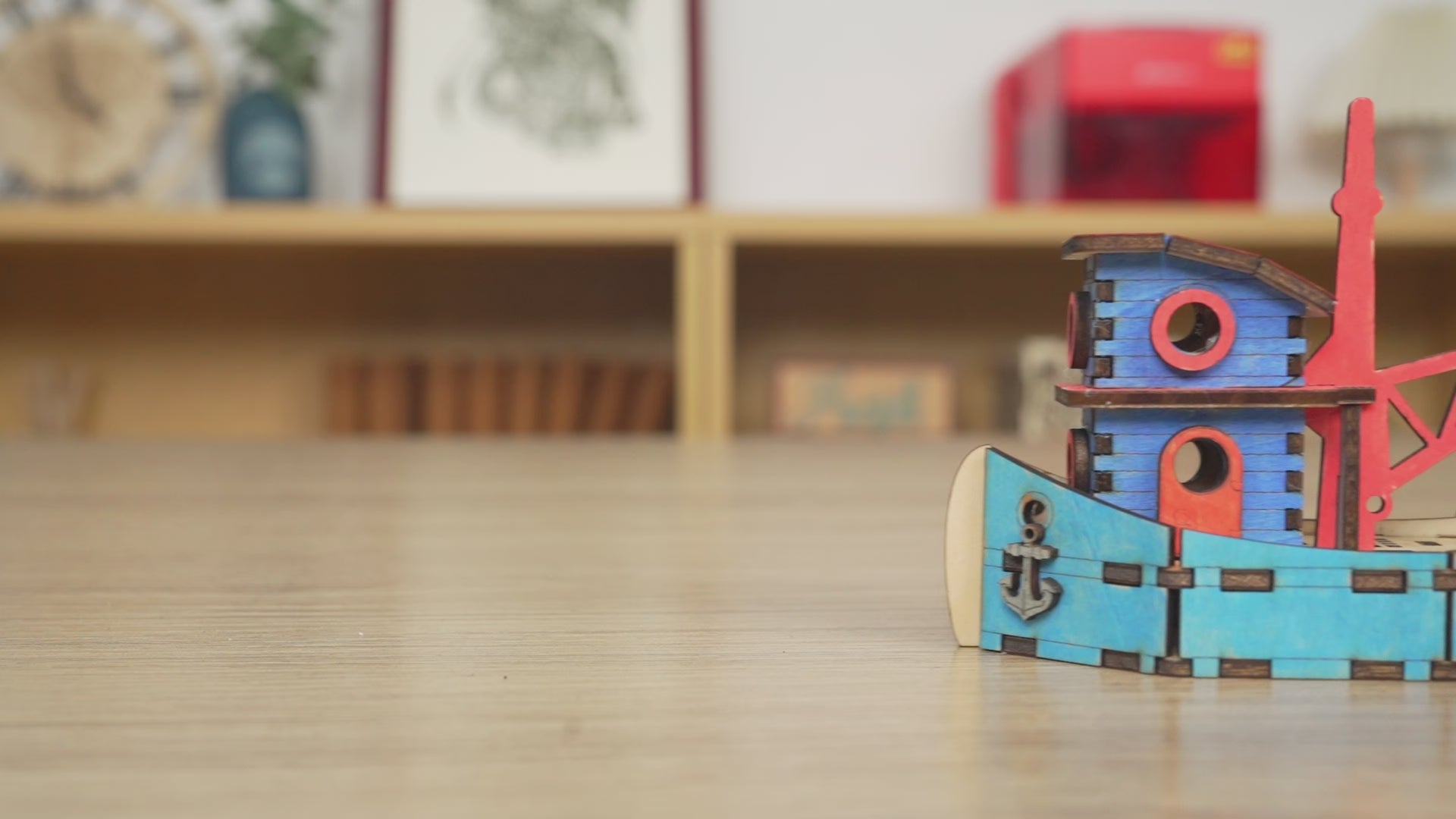 Barcos miniatura cortados con láser